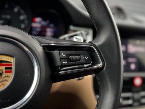 Certified 2025 Porsche Macan AWD/4WD image 22