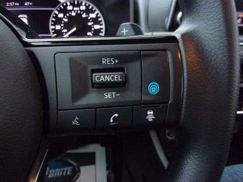 Used 2023 Nissan Rogue SV AWD/4WD image 18
