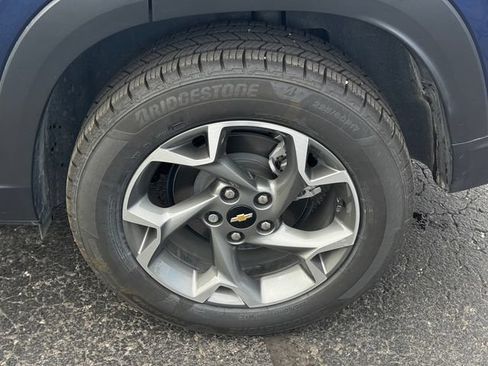 Used 2024 Chevrolet Trax LT w/ Sunroof Package FWD image 11