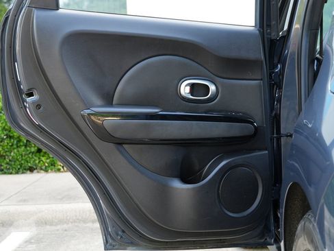 Used 2015 Kia Soul + w/ Primo Package FWD image 38