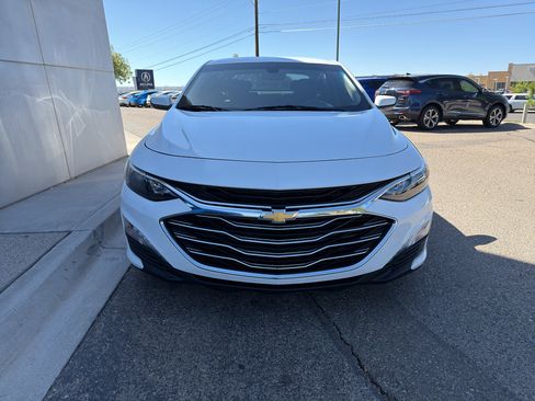 Used 2021 Chevrolet Malibu LT FWD image 3