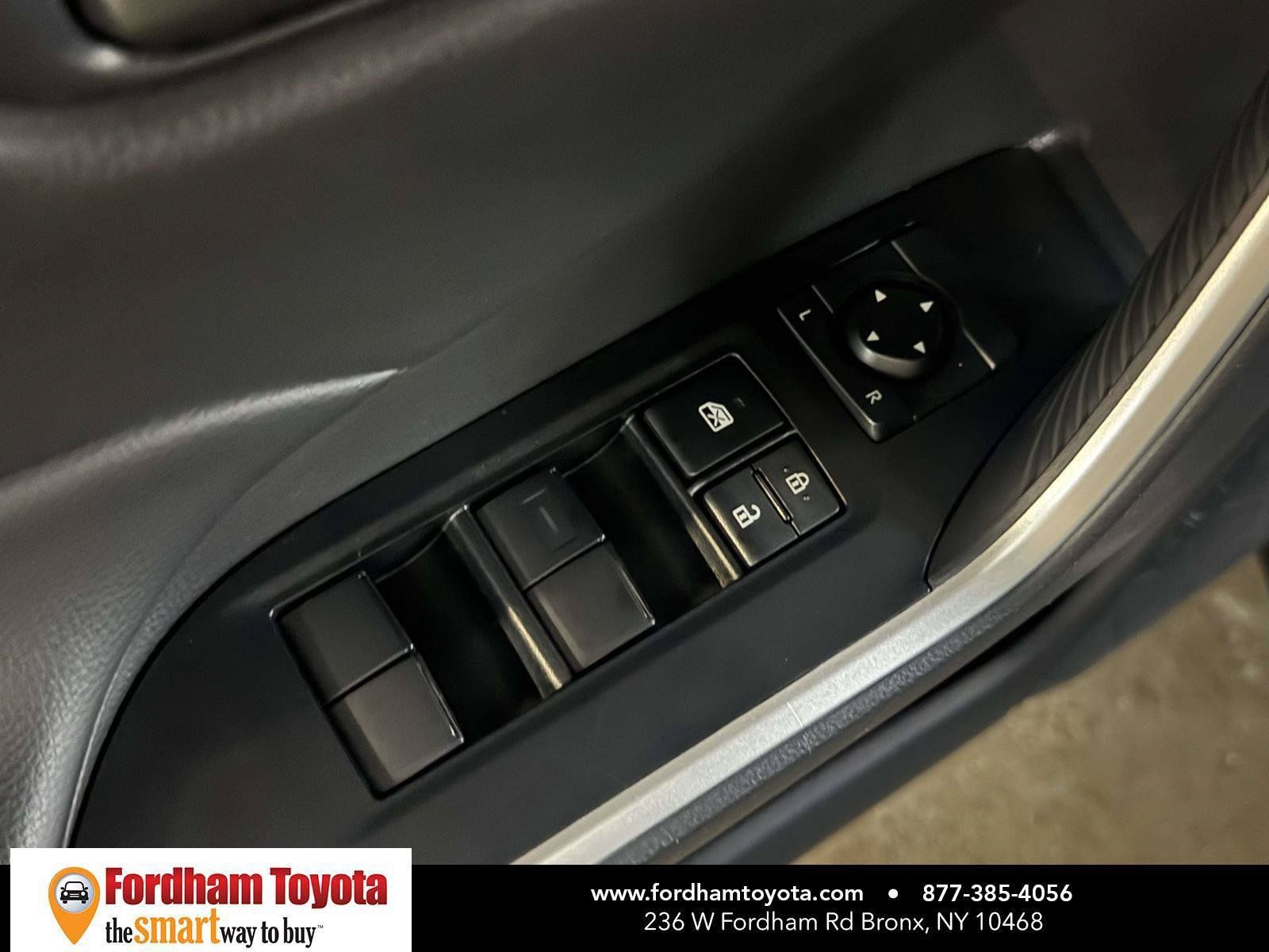 Used 2025 Toyota RAV4 LE AWD/4WD image 16