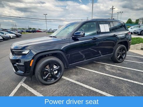 Used 2024 Jeep Grand Cherokee Limited w/ Black Appearance Package AWD/4WD image 7