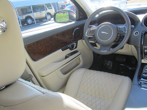 Used 2018 Jaguar XJ L Portfolio image 12