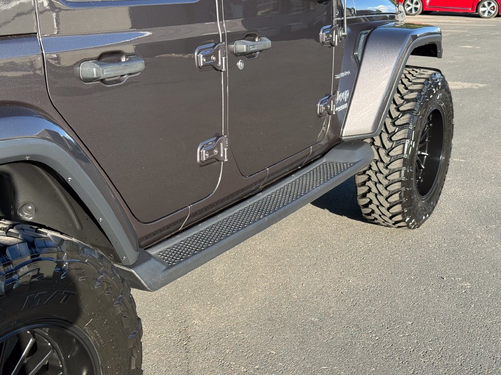 Used 2018 Jeep Wrangler Unlimited Sahara w/ Uconnect 4C Nav & Sound Group AWD/4WD image 16