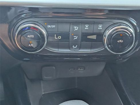 Used 2025 Chevrolet Trax LT FWD image 25