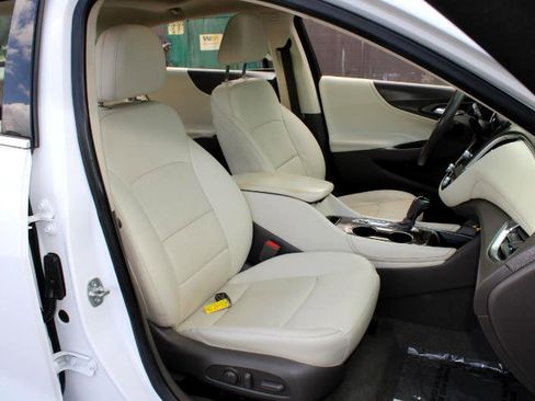 Used 2019 Chevrolet Malibu Premier w/ Sun and Wheel Package image 9