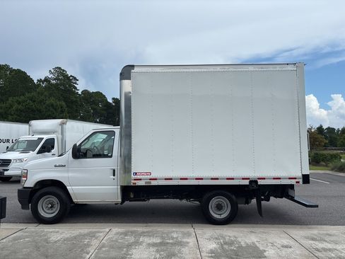Used 2022 Ford E-350 and Econoline 350 Super Duty w/ Power Windows & Locks Group image 7