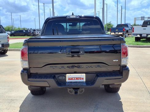 Used 2021 Toyota Tacoma TRD Off-Road w/ Technology Package AWD/4WD image 6