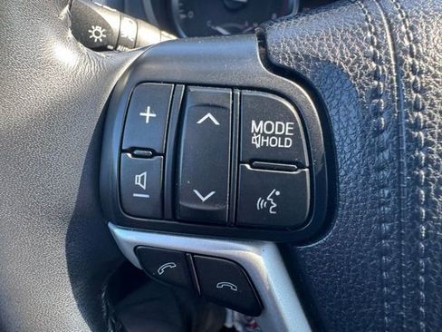 Used 2018 Toyota Highlander Limited image 22