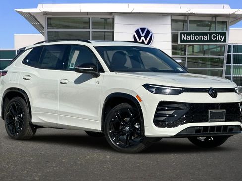 New 2026 Volkswagen Tiguan SE R-Line image 2