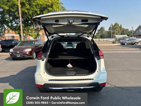 Used 2018 Nissan Rogue SV AWD/4WD image 28