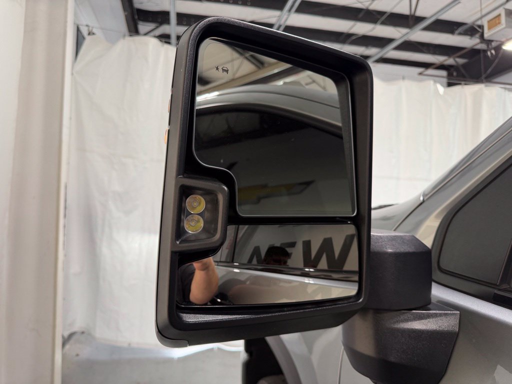 Used 2024 Chevrolet Silverado 2500 High Country w/ Technology Package AWD/4WD image 9