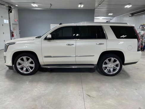 Used 2015 Cadillac Escalade Luxury AWD/4WD image 4