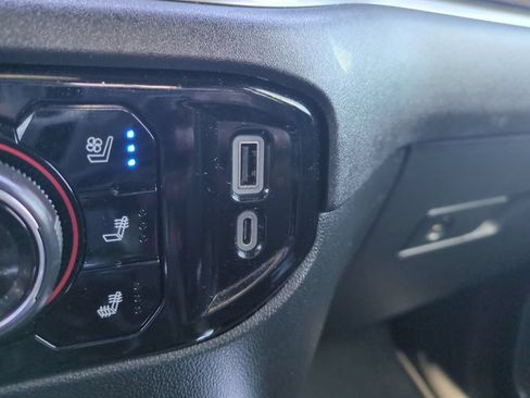 Used 2022 Chevrolet Silverado 1500 High Country w/ High Country Premium Package AWD/4WD image 27