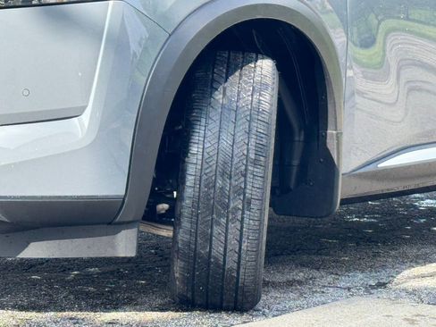 Used 2024 Nissan Pathfinder Platinum image 10