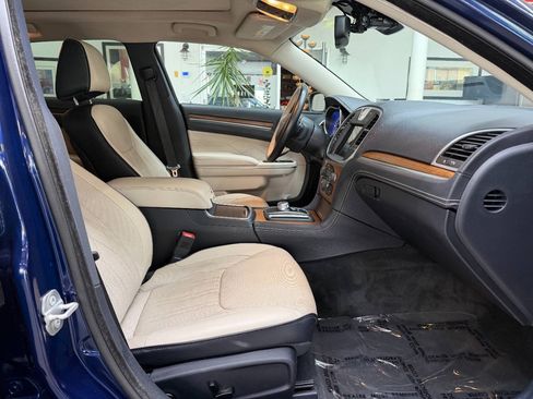 Used 2015 Chrysler 300 C Platinum w/ Harman/Kardon Audio Group RWD image 17