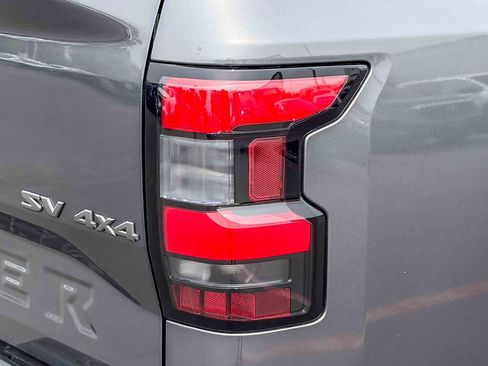 Used 2023 Nissan Frontier SV w/ SV Premium Package image 8