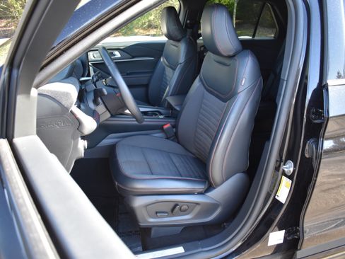 Used 2025 Ford Explorer ST-Line AWD/4WD image 7