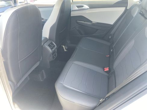 New 2025 Volkswagen Taos SE image 17