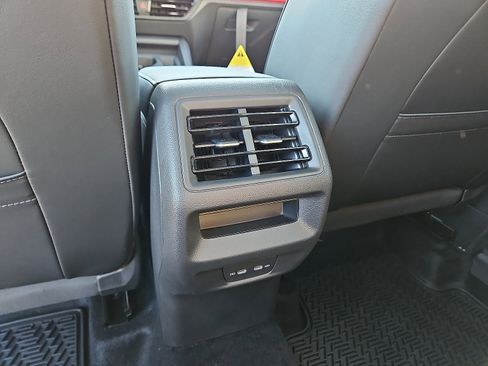 New 2026 Volkswagen Tiguan SE R-Line image 9