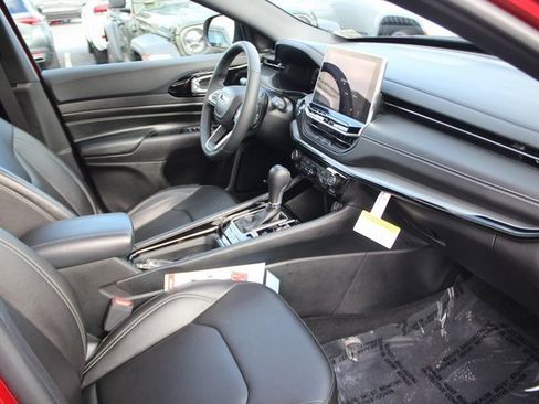 Used 2024 Jeep Compass Limited w/ High Altitude Package image 35