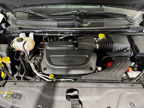 Used 2024 Chrysler Pacifica Limited FWD image 11