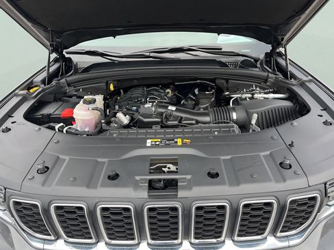Used 2025 Jeep Grand Cherokee Laredo X RWD image 26