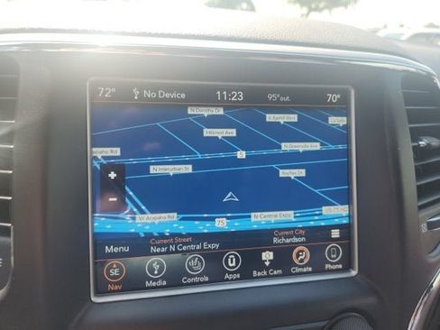 Used 2018 Jeep Grand Cherokee Altitude AWD/4WD image 10