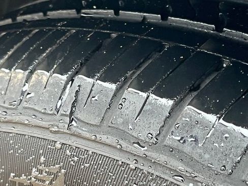 Used 2024 Kia Sorento S image 9