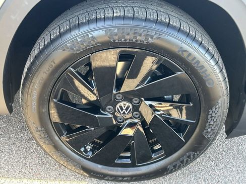 New 2026 Volkswagen Atlas SE FWD image 6