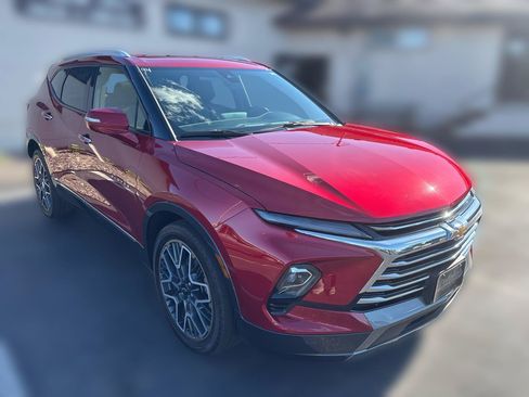 Used 2023 Chevrolet Blazer Premier w/ Driver Confidence II Package AWD/4WD image 1