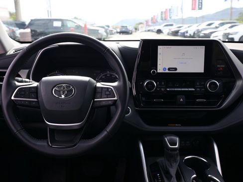 Used 2024 Toyota Highlander XLE image 22