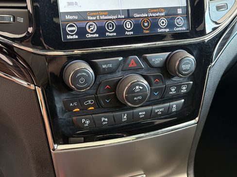 Used 2020 Jeep Grand Cherokee Overland AWD/4WD image 19