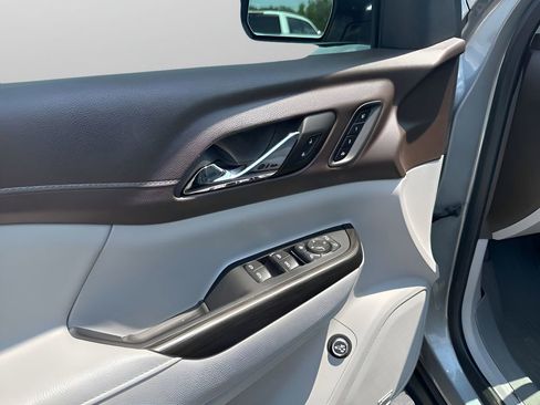 Used 2023 GMC Acadia SLT w/ Preferred Package image 26