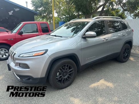 Used 2015 Jeep Cherokee Limited w/ Trailer Tow Group AWD/4WD image 1