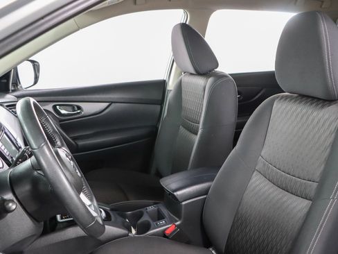 Used 2020 Nissan Rogue SV FWD image 23