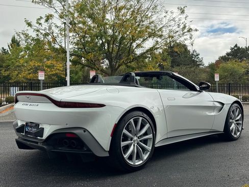 Used 2023 Aston Martin V8 Vantage Roadster image 7
