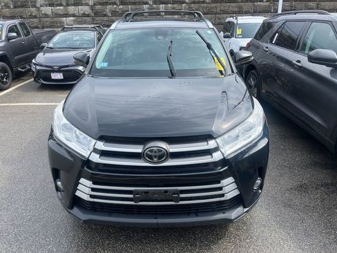 Used 2017 Toyota Highlander XLE image 2