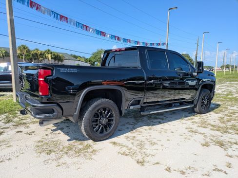 Used 2026 Chevrolet Silverado 2500 LTZ w/ LTZ Plus Package AWD/4WD image 4
