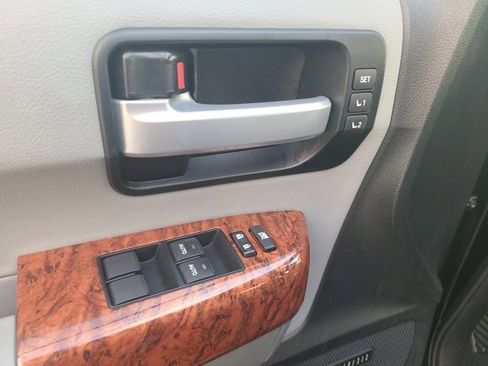 Used 2019 Toyota Sequoia Platinum image 19
