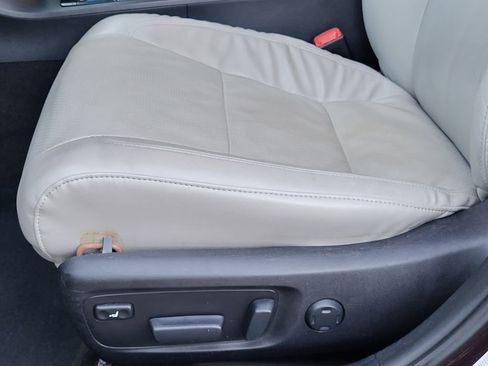 Used 2013 Toyota Avalon Limited image 21