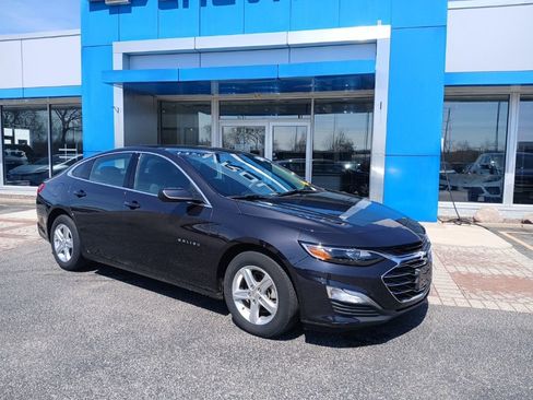 Used 2022 Chevrolet Malibu LS image 2