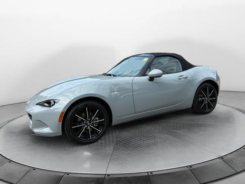 Used 2025 MAZDA MX-5 Miata Grand Touring w/ Weather Package RWD image 3