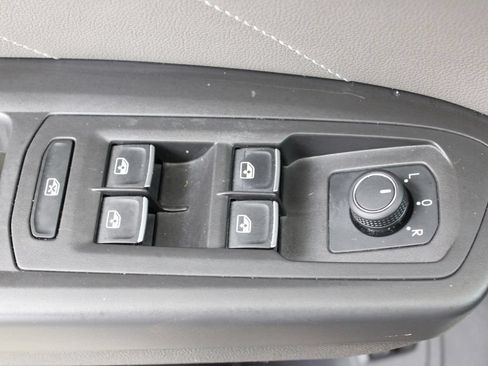 Used 2023 Volkswagen Atlas SEL R-Line AWD/4WD image 19