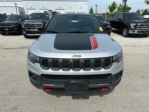 Used 2025 Jeep Compass Trailhawk AWD/4WD image 3