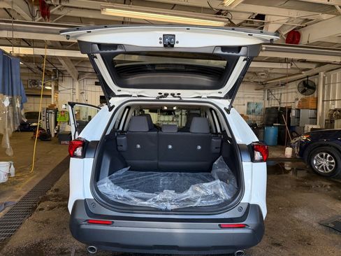 Used 2025 Toyota RAV4 LE AWD/4WD image 19