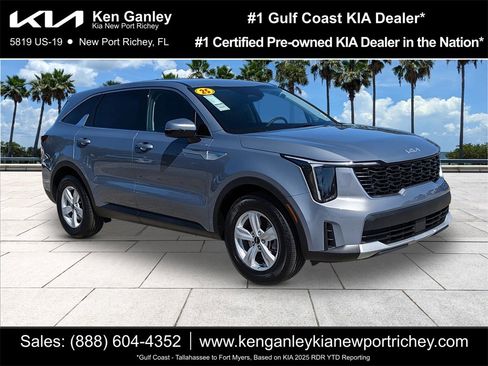 Certified 2025 Kia Sorento LX image 1