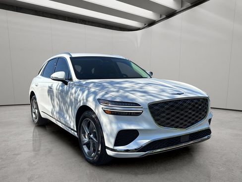 Certified 2026 Genesis GV70 2.5T AWD/4WD image 7