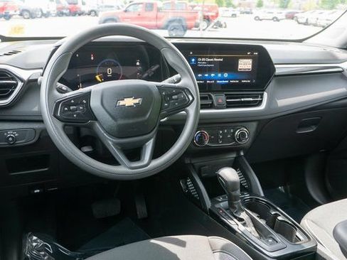 Used 2026 Chevrolet TrailBlazer LS w/ LS Convenience Package AWD/4WD image 13